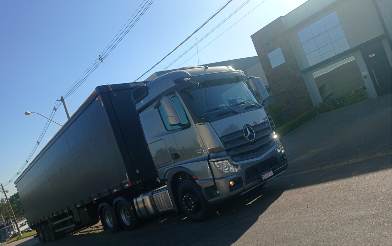 Site Ali Transportes – Agilidade no transporte é a nossa meta.